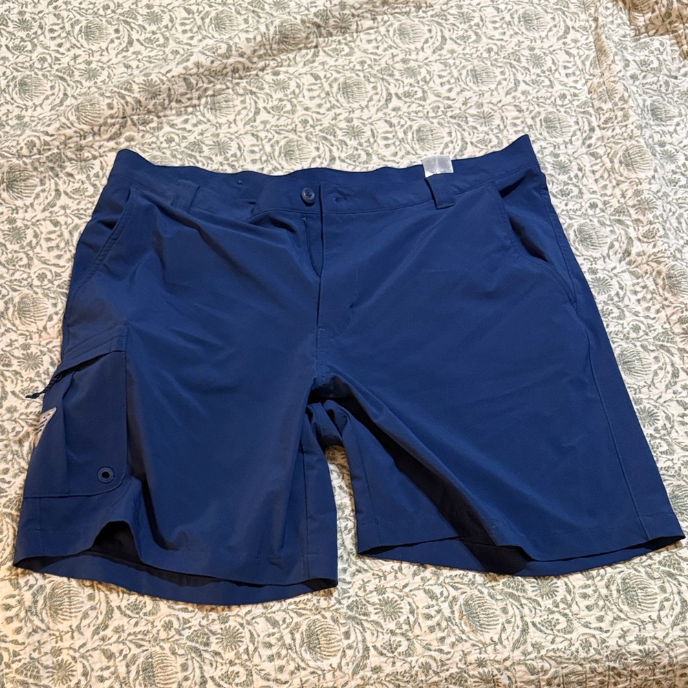 Columbia Men's Navy Cargo Shorts